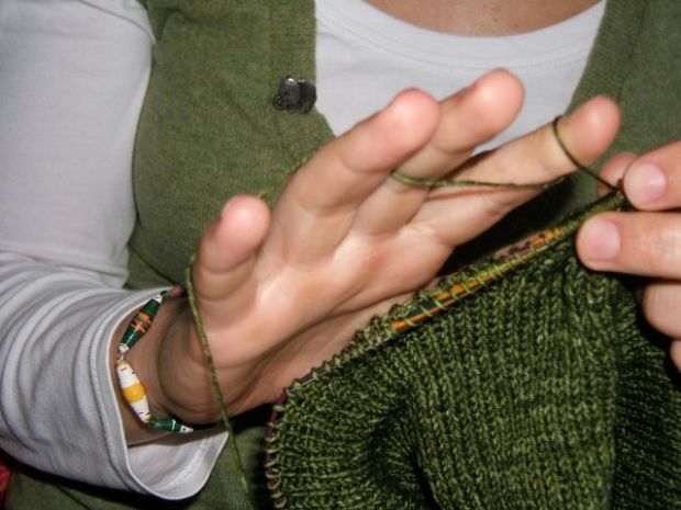 Alison yarn holding style